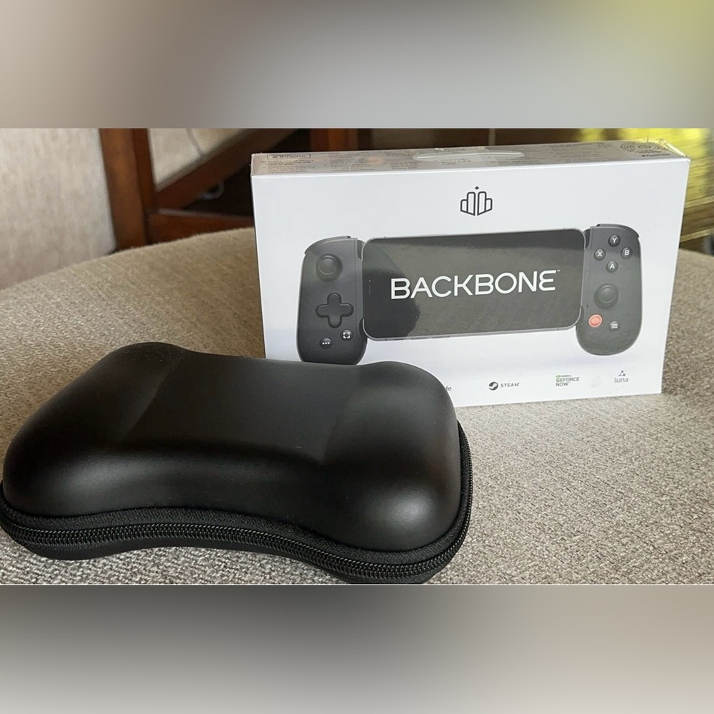 *USED* BACKBONE
One Mobile Gaming Controller for iPhone (Lightning) 
+ CASE